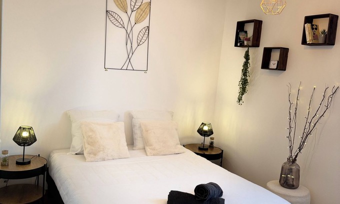 Troyes Apartment | Les Marots - Wifi - Balcony - close to downtown