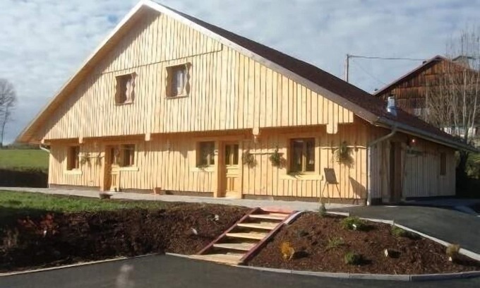 La Longeville House | Les noisetiers typical farmhouse from Comtoise.