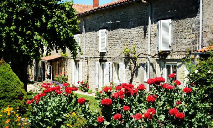 Aulnay Bed & Breakfast | Les noyers aulnay