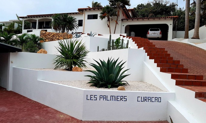 Willemstad Villa | "Les Palmiers" is a luxury villa in a secure resort on the Spanish waterfront