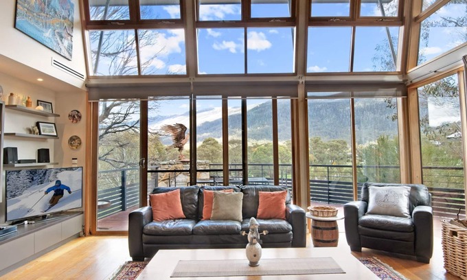 Lake Crackenback Cabin | Les Perrieres Lodge - Spacious 3BR Luxury l Gym l Indoor Pool l Tennis l WiFi l BBQ