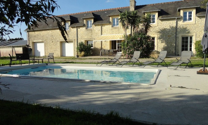 Cricqueville-en-Bessin House | Les Petites Landes - Piscine privée, proche plages