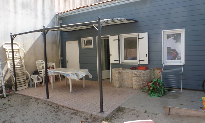 Les Moutiers-en-Retz Apartment | LES Pieds Dans LE Sable