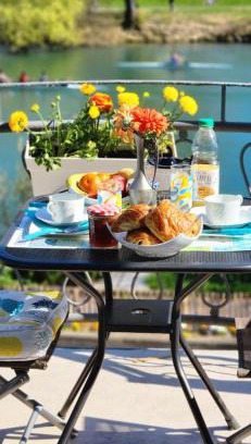 Le Perreux-sur-Marne Bed & Breakfast | LES PINGOUINS DE LA MARNE