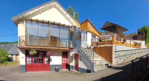 Orcival House | Les Planchettes