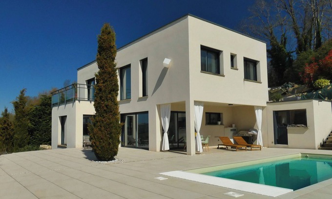 Bilieu House | LES REFLETS DU LAC architect-designed house swimming pool/lake view
