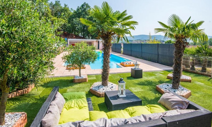 Montlaur House | Les Roses d'Angelina - Superbe maison avec piscine