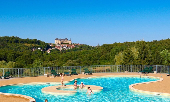 Hautefort House | Les SOURCES Comfort, SPA, Pool, Fishing pond, Playground, Jacuzzi.