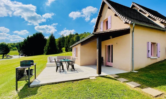 Hautefort Cottage | Les SOURCES "VIP Dyna" panoramic terrace, SPA, swimming pool, fishing pond.