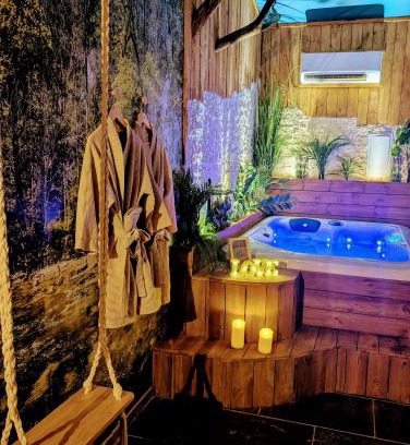 Le Grau-Du-Roi Apartment | Les Spas de la mer, Appart&Spa Canopée, 100m de la plage, Love Room