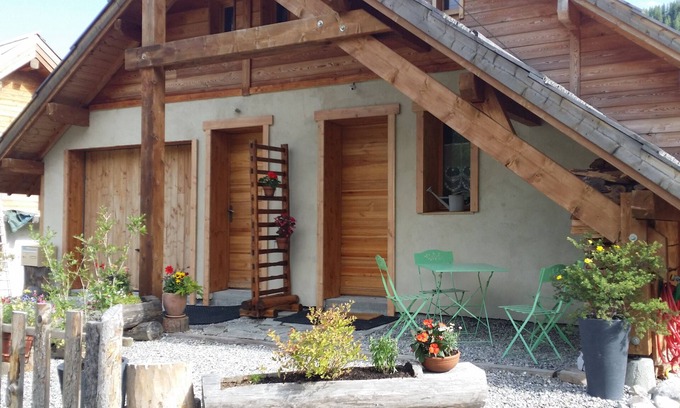 Nevache Ski Chalet | Les Thures Hameau du Roubion Hautes Alpes