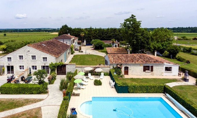 Brives-sur-Charente Bed & Breakfast | Les Tournesols Chambre Avec vue sur Jardin