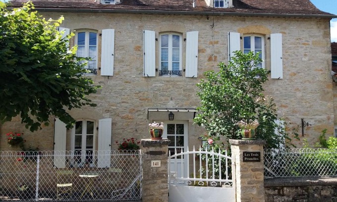 Saint-Pierre-Toirac Bed & Breakfast | Les Trois Prunelles
