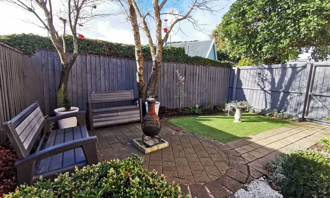 Akaroa Apartment | Les Troupes Apartments