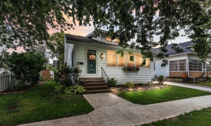 Port Clinton House | Leslie's Lake House