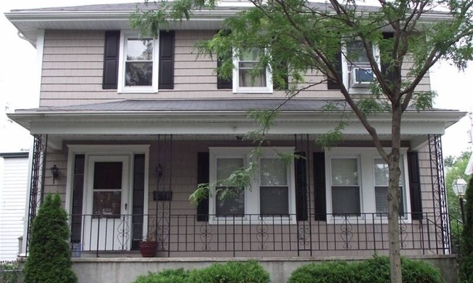 Salem House | Leslie's Retreat: Spacious home ideally located to everything