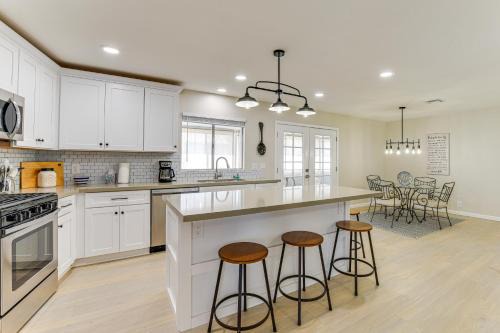 Chandler House | Less Than 1 Mi to Golf Modern Sun Lakes Home with Patio