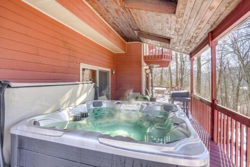 Hunter House | Less Than 1 Mi to Hunter Mtn Spacious Home with Hot Tub!