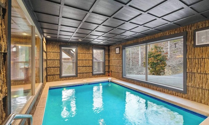 Gatlinburg Cabin | LESS THAN 1 MILE FROM DOWNTOWN GATLINBURG & ANAKEESTA!