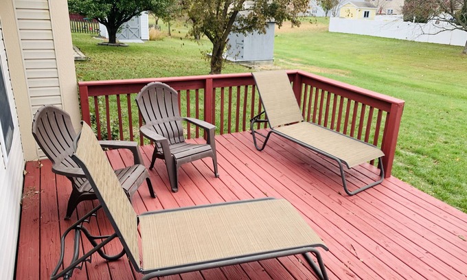 Westfield House | Less than a mile from Grand Park, Sleeps 20, "Sitting the Pines"