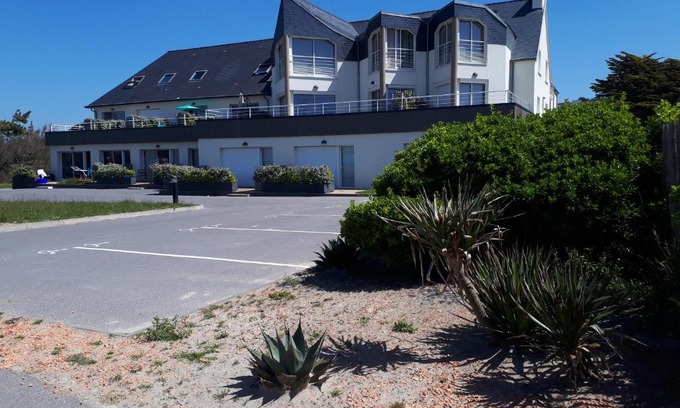 Plomodiern Apartment | Lestrevet, les pieds dans l eau