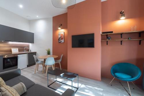 Voltaire - Saint Amour Apartment | Let's- 2 and 1 - Sweet Voltaire