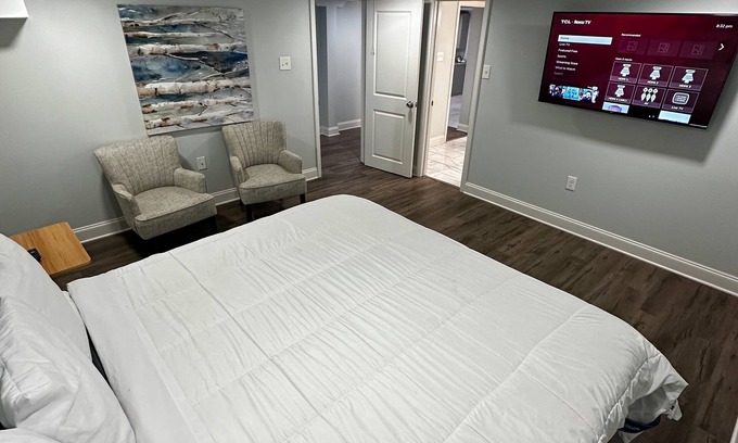 Broadmoor House | Let the Good Times Roll and Enjoy Nola with Us.Great Uptown Location !