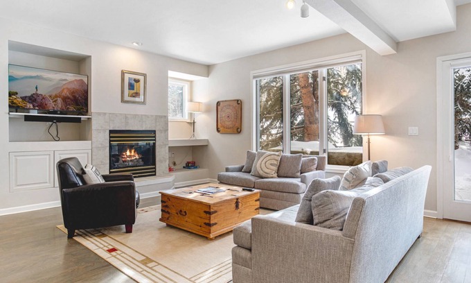 Eagle-Vail House | Let Us Be Your Vacation Home this Winter! Hot Tub, Dog Friendly, Quiet Golf Course Views.