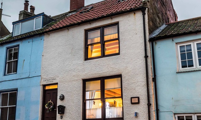 Staithes House | LetAway - Captain Cook's Cottage, Staithes