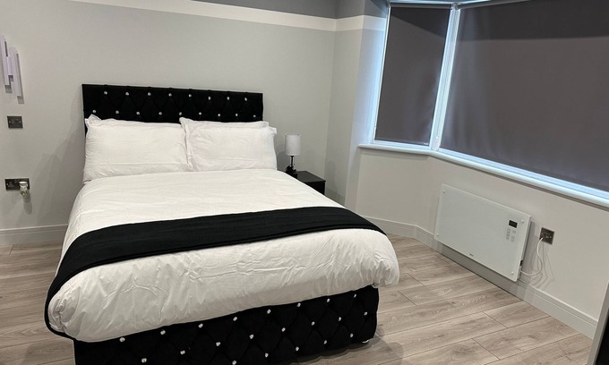 Pinkwell Apartment | Letzi private en-suite, Near Heathrow Airport T3