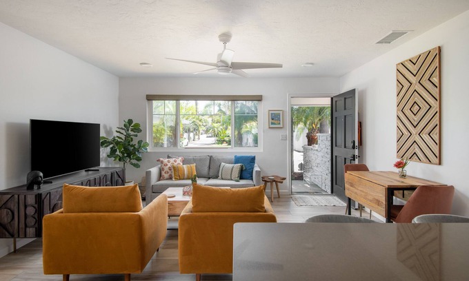 Leucadia House | Leucadia "Ponto" Bungalow ~ walk everywhere with beach gear!
