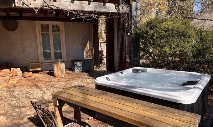 Leura House | Leura Haven Homestead: Grand rustic cottage for 4