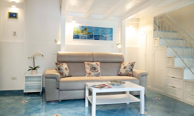 Maiori House | LEVANTE - AMAZING TERRACE/SEA VIEW - APARTMENT UP TO 7 GUESTS IN THE CENTER