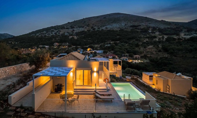 Dhrakata Villa | Levantes Villa - Two Bedroom Villa, Sleeps 4