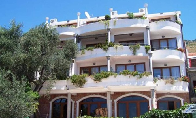 Sveti Stefan Bed & Breakfast | Levantin Inn 1-3 Room N3 Sea Side