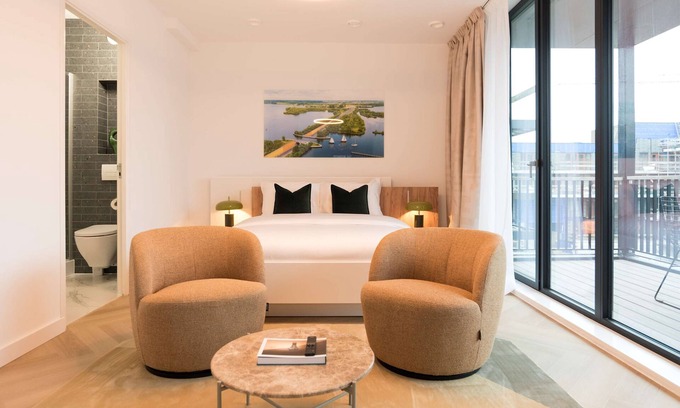 Amsterdam East Apartment | LevelUp Sunrise Summa