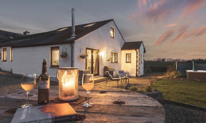 Meathop House | Levens Farmstead Rural Retreat with Hot Tub