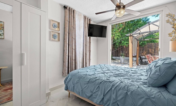 Levittown House | Levittown Gold: Spacious 4-Bedroom Guesthouse Building in SunnyToa Baja