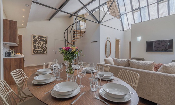 Epinettes Apartment | LevloftParis