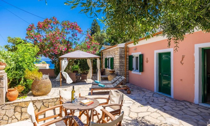 Longos Apartment | Levrecchio Beach Cottage