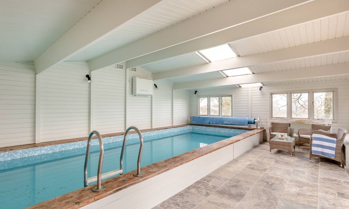 Hatherleigh House | Lewer Farmhouse - Six Bedroom House, Sleeps 12