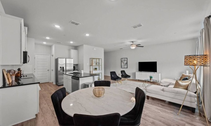 Lewisville House | Lewisville Lake Urban Escape