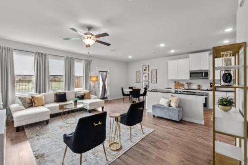 Lewisville House | Lewisville Lake Urban Escape
