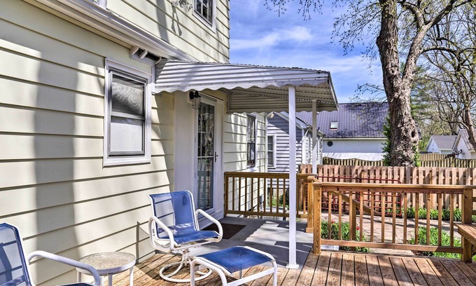 Lexington Cottage | Lexington Getaway w/Backyard Deck < 2 Mi to UK!