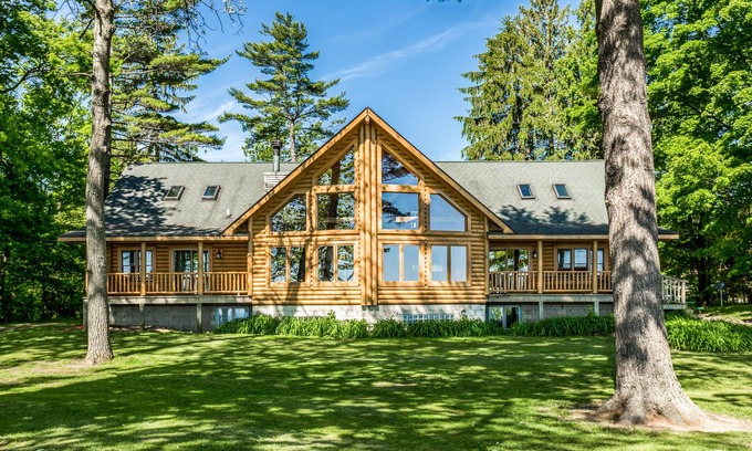 Lexington Cabin | Lexington - Lake Huron - Large Log Home - Sandy Beach/Sunrise