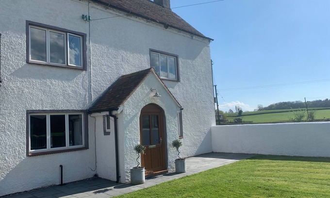 Blaisdon Cottage | LEY MILL FARM, family friendly, with a garden in Huntley