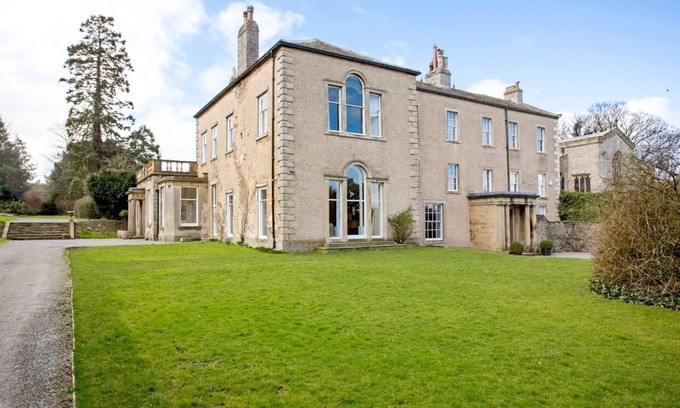 Middleham Villa | Leyburn Manor - Thirteen Bedroom Villa, Sleeps 26