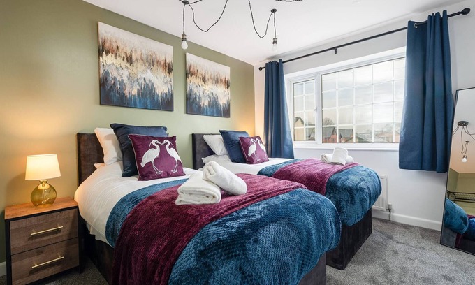 Leyland House | Leyland House - Private Parking Free Wi-Fi Garden