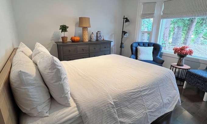 Regional District of Nanaimo House | LF Guesthouse - Calm Mornings, Cozy Nights!