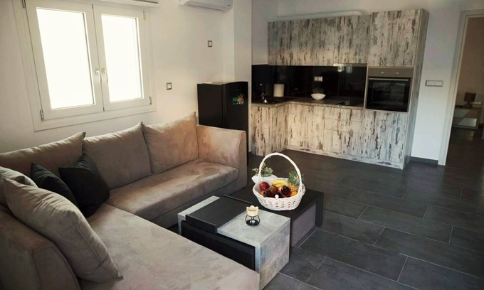 Agios Onoufrios Apartment | Lf Suites